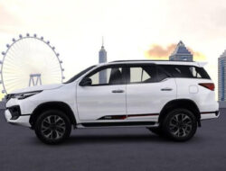 Polisi Kantongi Identitas Pengemudi Mobil Fortuner yang Halangi Ambulance