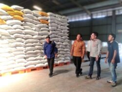 Pastikan Persediaan Sembako Jelang Idul Adha, Satgas Pangan Polri Cek Stok Beras di Sumsel