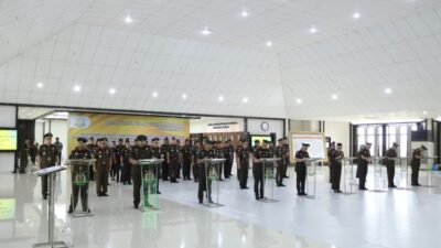 Kepala Kejaksaan Lantik dan Ambil Sumpah Pejabat Eselon III Wilayah Hukum Kejati Kalbar