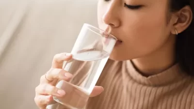 Catat yang Belum Tahu, Ini Tiga Manfaat Dahsyat Minum Air Putih Saat Bangun Tidur