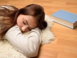 Wajib Diketahui, Ini 7 Bahaya Jika Kamu Tidur di Lantai
