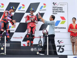 Presiden Jokowi hingga Erick Thohir Serahkan Trofi Juara Pertamina Grand Prix of Indonesia 2024