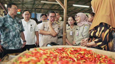 Tinjau Pasar Induk Kramat Jati, Gubernur Pramono: Alhamdulillah Stok Pangan Aman