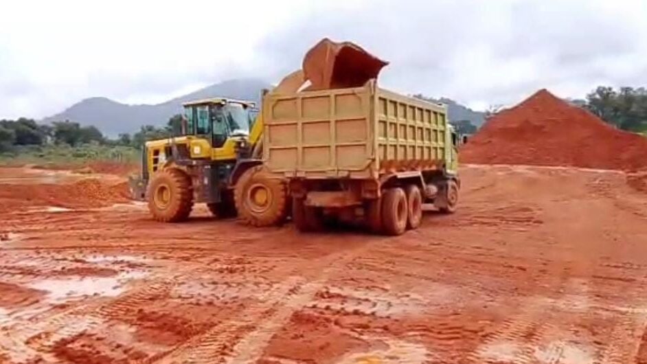 aktivitas penambangan bauksit di kalimantan barat