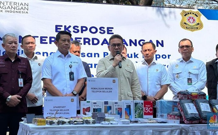 "Kemendag Sita Ponsel Ilegal"