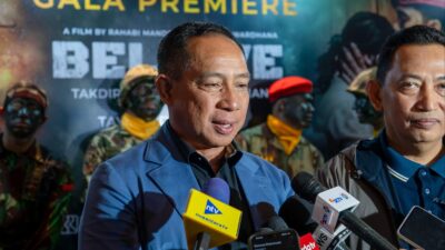 "Panglima TNI Jenderal TNI Agus Subiyanto menghadiri acara gala premiere film nasional berjudul BELIEVE yang digelar di XXI Plaza Senayan, Jakarta Pusat, pada Jumat malam (18/7/2025)."