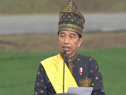 Jokowi Pakai Baju Teluk Belanga saat Upacara Hari Lahir Pancasila